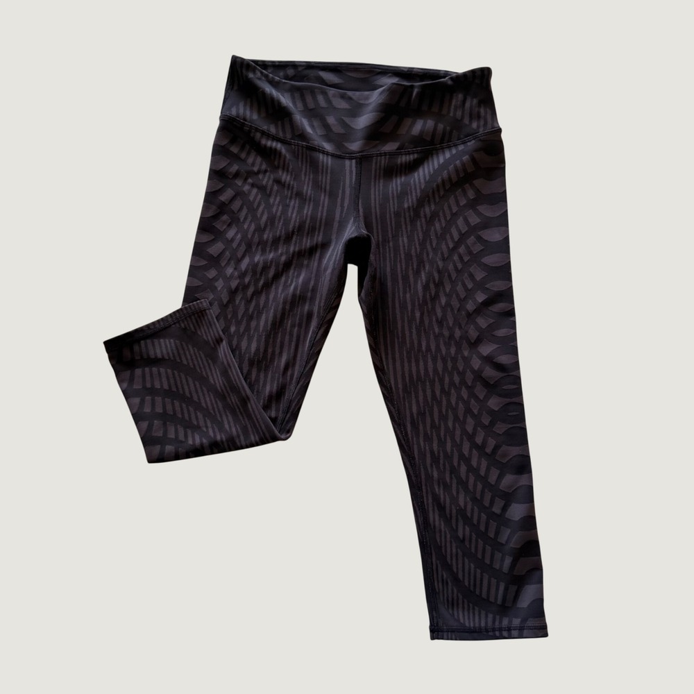 Alo Womens Yoga Airbrush Capri Leggings Black Gray Geometric Wave Pattern Size S